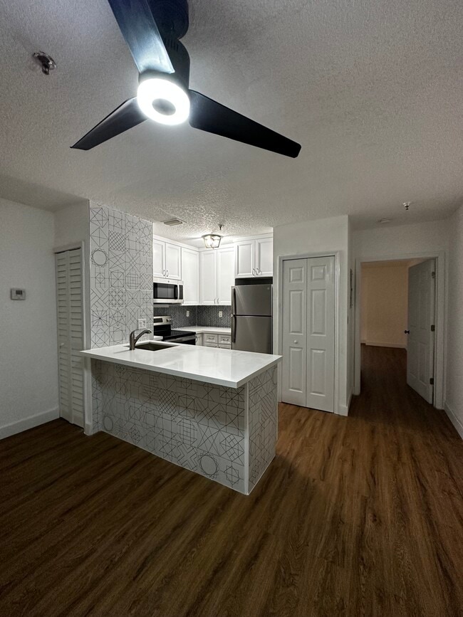Building Photo - 2734 Bird Ave Unit 306 Rental