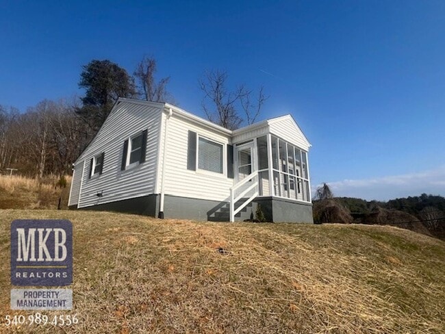 Building Photo - 6221 Shady Acres Dr