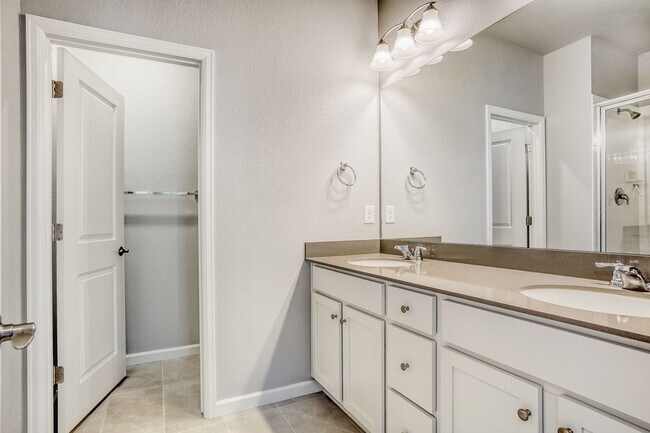 Photo - Evolve Real Estate: Spacious 3 Bed 2.5 bath Townhouse with Attached 2 Car Garage AVAILABLE NOW!