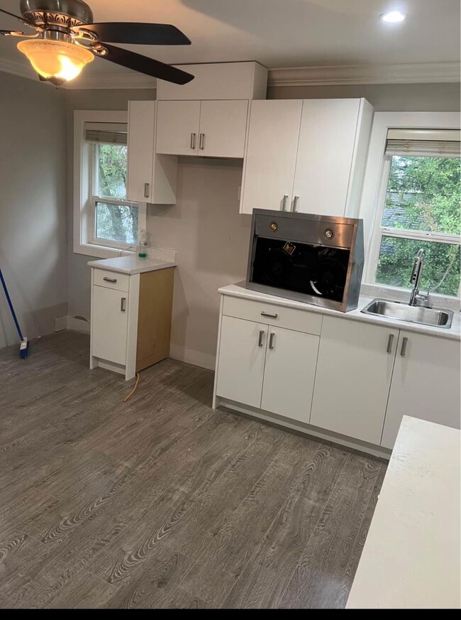 Photo - 5707 180 St