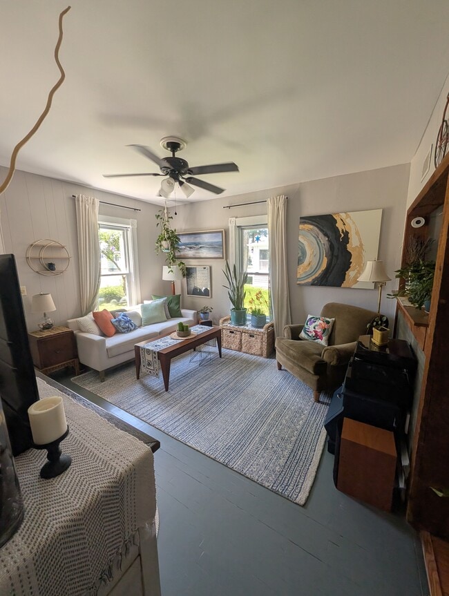 Photo - 2242 Dixon St