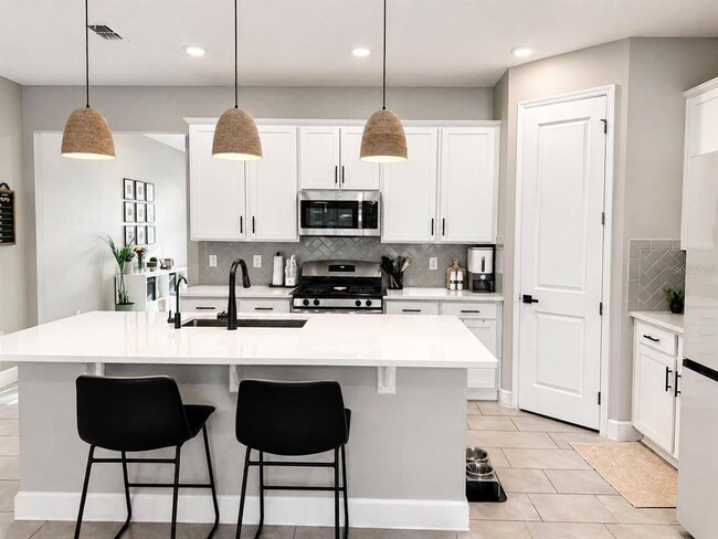 Photo - 128 Arlington Square Ct