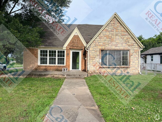 Building Photo - Spacious 3 Bedroom Rental