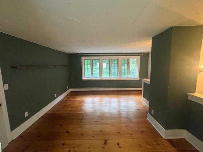 Photo - 3411 Henneberry Rd