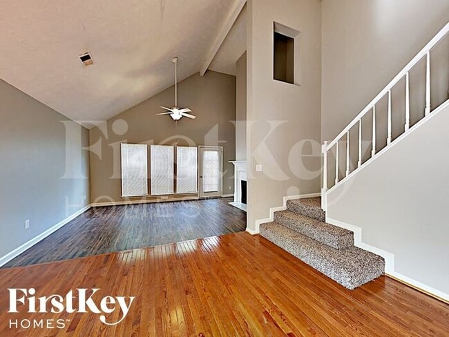 Photo - 852 Shore Dr