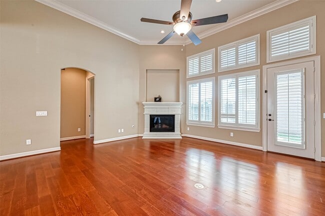 Photo - 5014 Fairford Dr