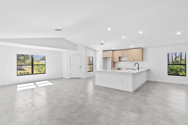 Photo - 1659 Javier St