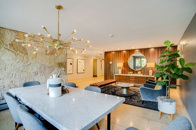 Building Photo - 2928 Dean Pky Unit 5B