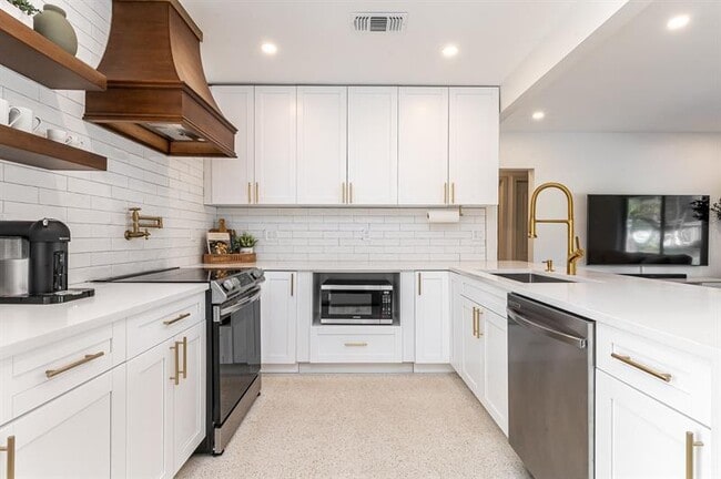 Photo - 1604 NE 16th Ave