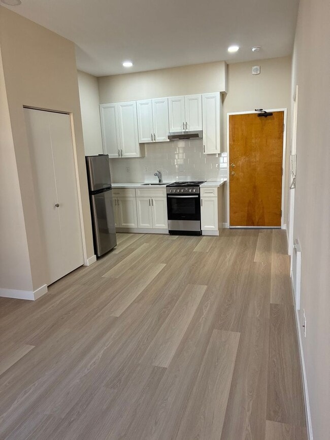 Building Photo - 1010 Grant Ave Unit 34