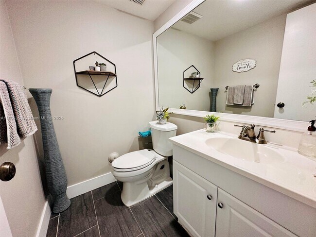 Photo - 1533 Garden Rd