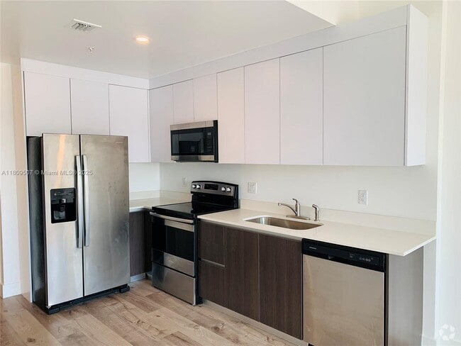 Building Photo - 39 NW 7th Ave Unit 505 Rental