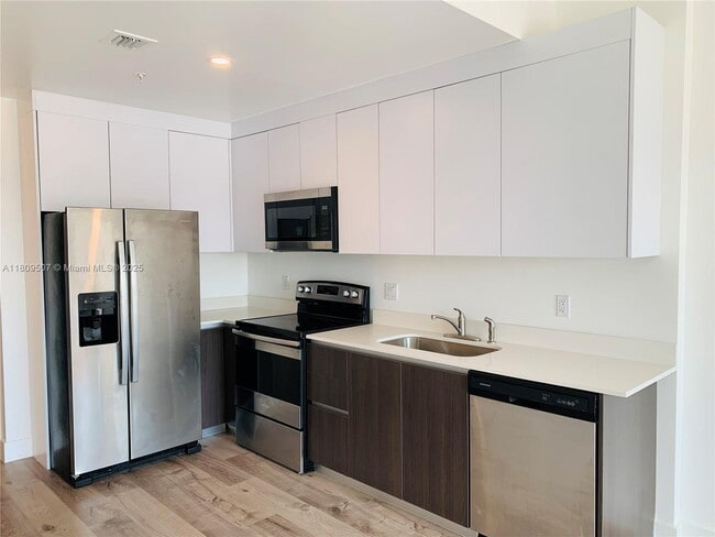 Building Photo - 39 NW 7th Ave Unit 505 Rental