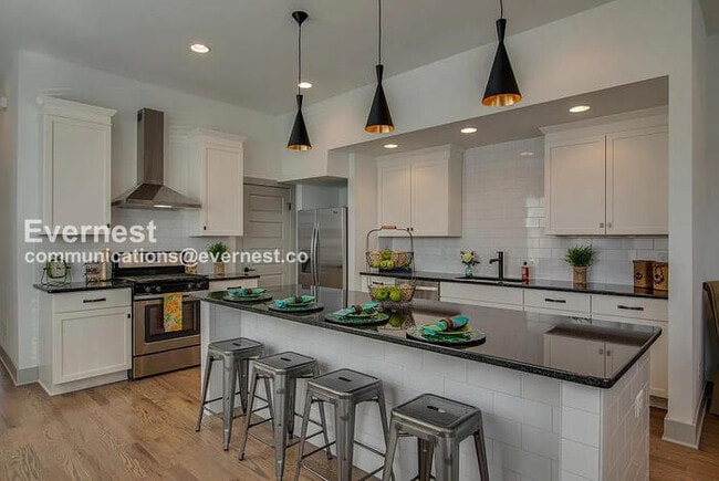 Photo - 915B Caruthers Ave