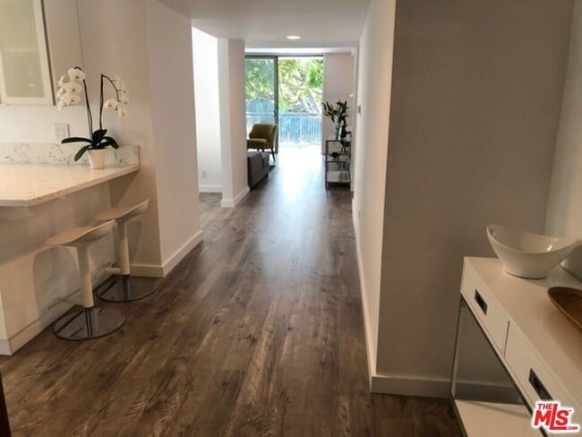 Photo - 9297 Burton Way Unidad C