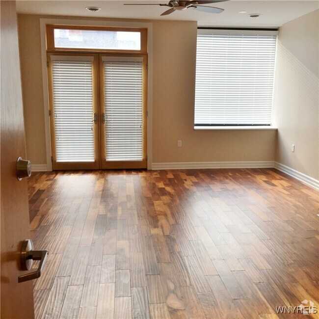 Building Photo - 481 Franklin St Rental