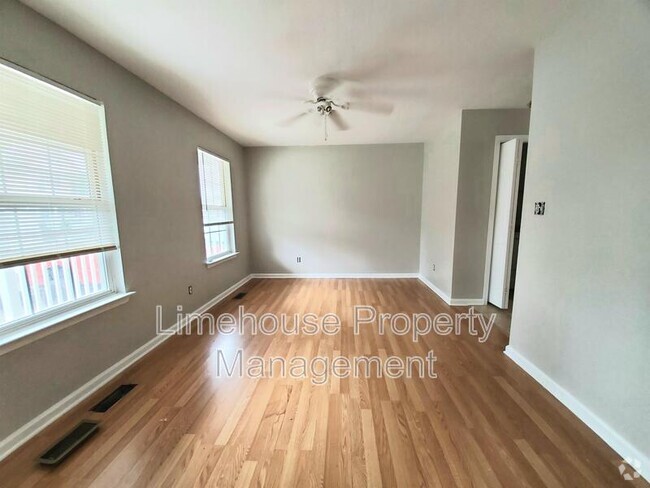 Building Photo - 420 W 30th St Rental