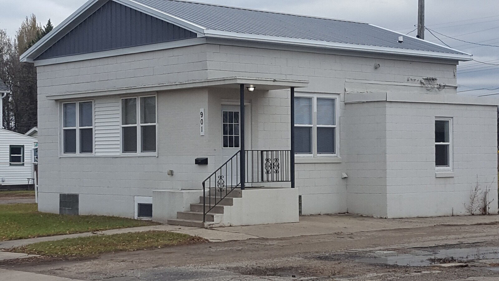 Photo - 901 N 6th St House
