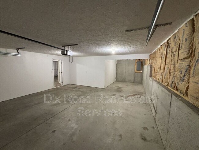 Photo - 794 Carriage Hill Ln