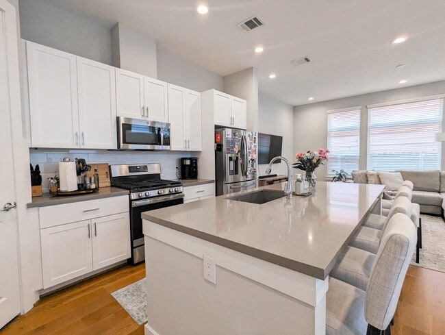 Photo - 2204 Beall St