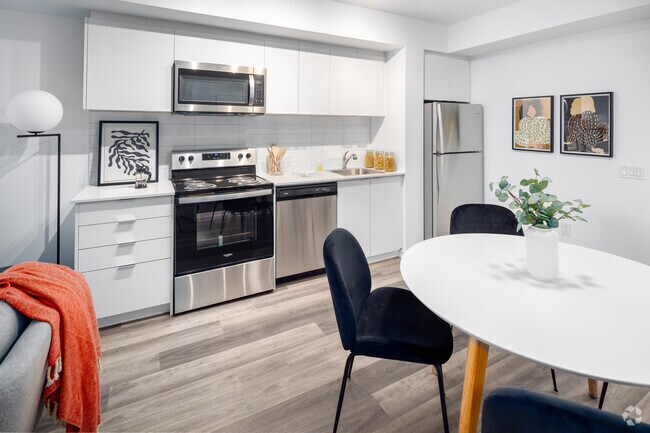 1 BR, 1 BA - 523 SF - LNX Residences