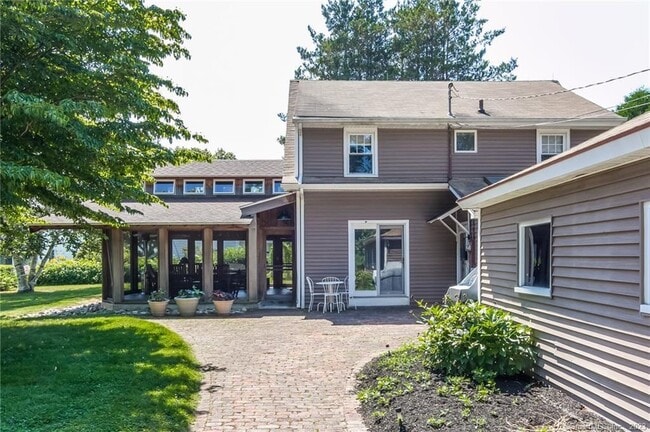 Photo - 116 Overshore Dr E