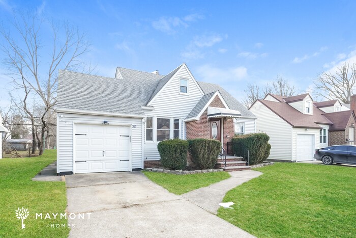 Photo - 315 E 264th St