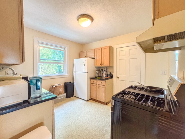 28 Manet Rd