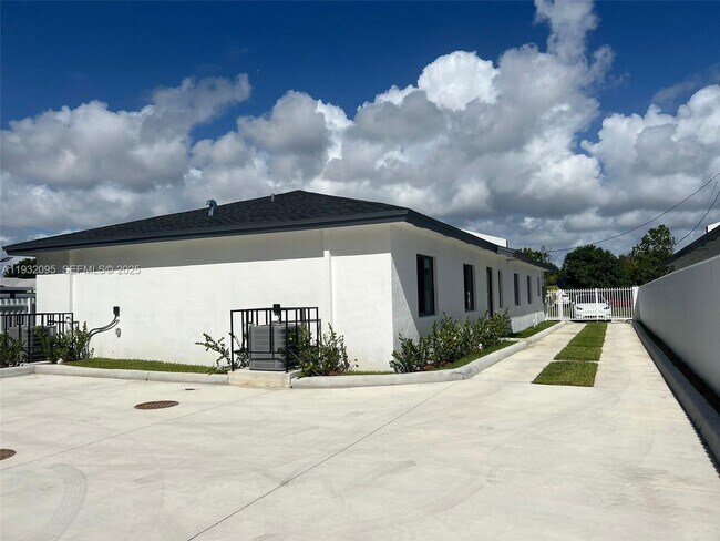 Photo - 11982 SW 213th St Unidad 11982