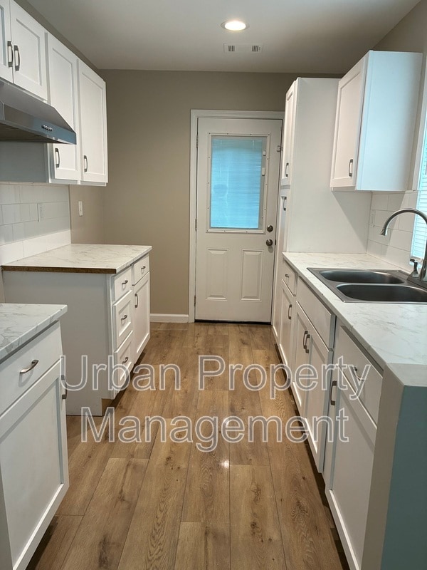 Photo - 86 W Dempster Ave