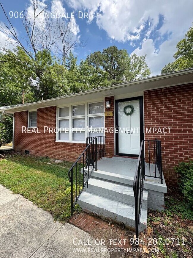 Photo - 906 Springdale Dr