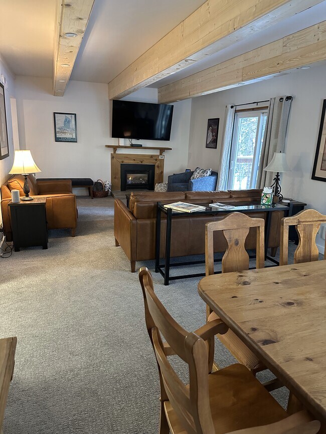 Photo - 700 Snowberry Ln