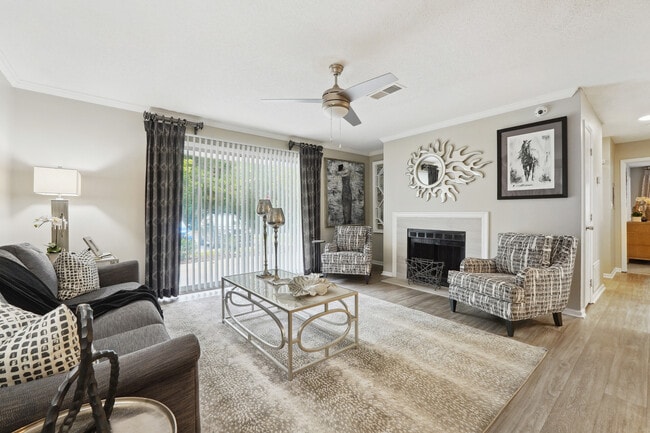 Model Living room - Rosemont Brook Hollow