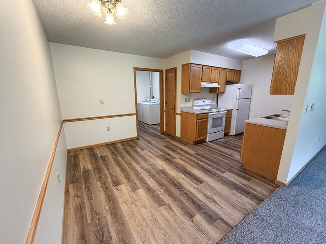 Photo - 345 Twin Oak Dr