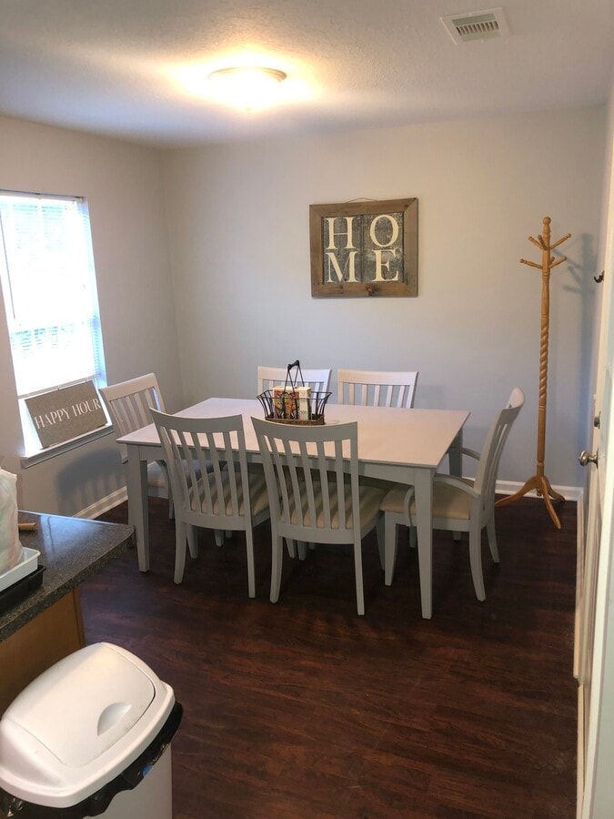 Photo - 143 Thomkin Dr