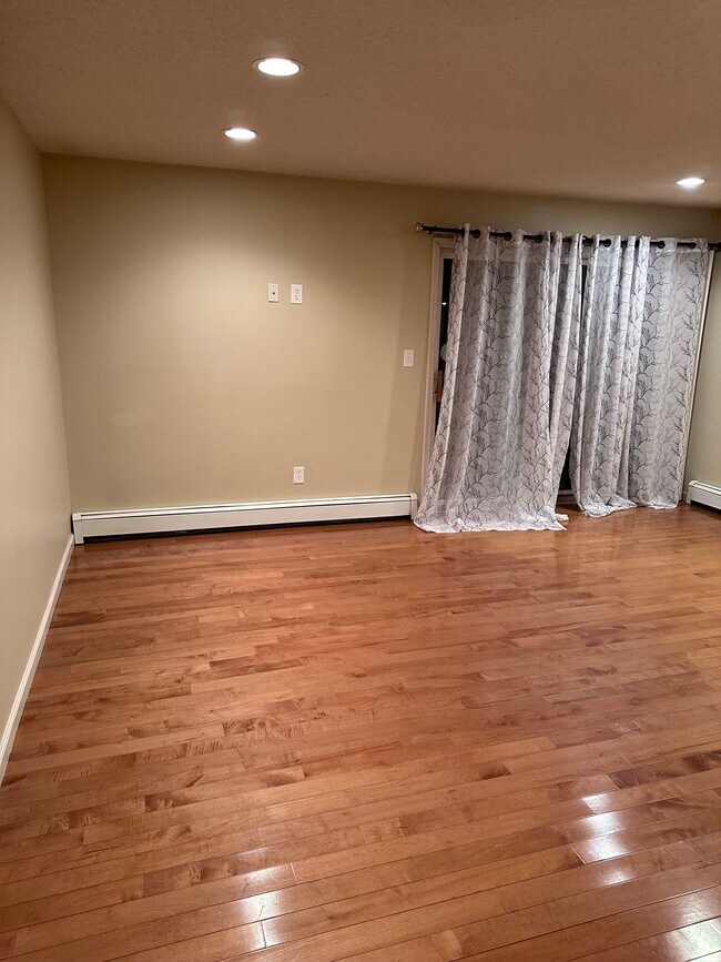 1653 Cass Lake Rd Condo Unit A Condo for Rent in Keego Harbor, MI