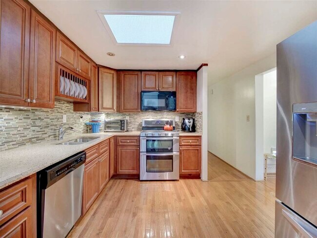 Photo - 14 Chopin Ct