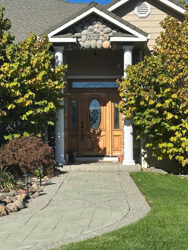 Photo - Amazing Price! Amazing Location!