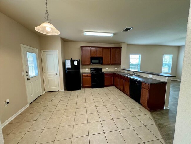 Photo - 3301 Stirrat St