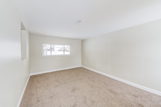 Photo - 110 De Smet Dr