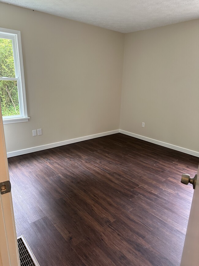 Photo - 184 Walker Ln