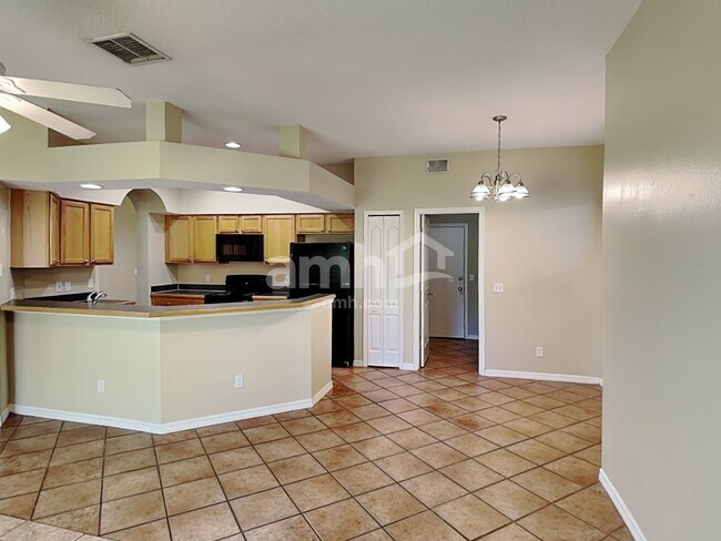 Photo - 633 Prince Ln