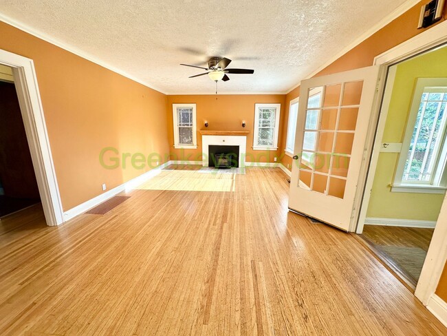 Photo - Wow! Amazing 3-bedroom 1-bath house with large fully fenced backyard