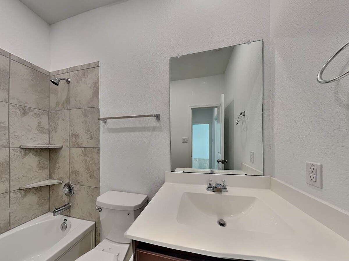 Photo - 502 Pecan Landing Ln