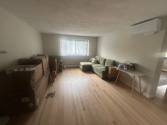 Building Photo - 16 Walnut St Unit 34