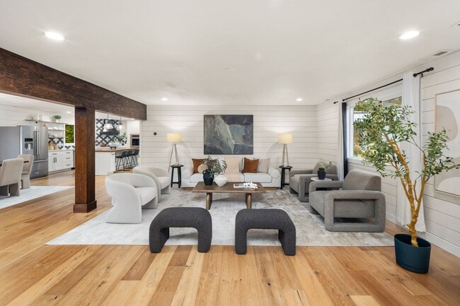 Photo - Redmond 4BD / 3BA Home with Central A/C on 3 Acres – Available Now