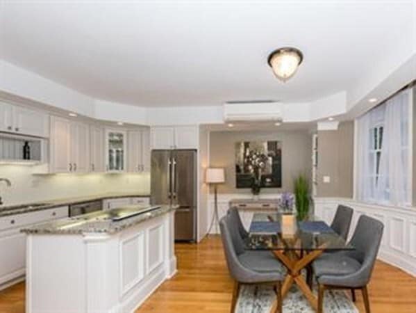 Photo - 137 Marlborough St Unit 1