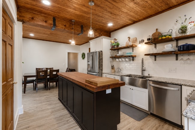 Photo - 5 Bed / 2 Bath Home in Portage, WI