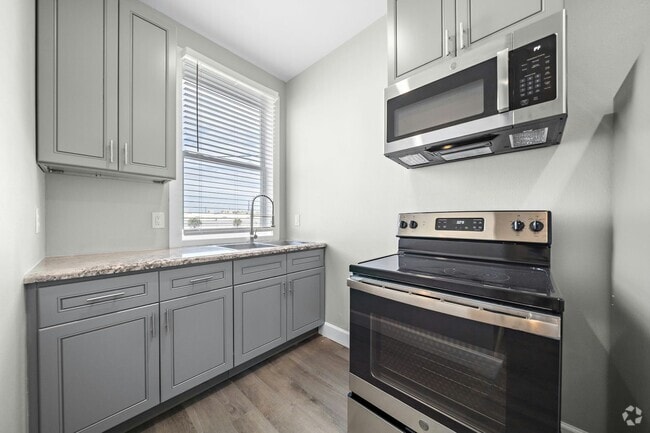 Building Photo - 614 35th St Unit 4 Rental