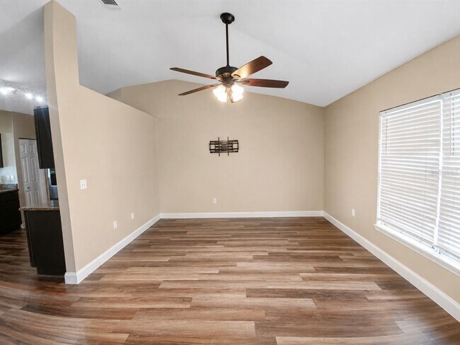 Photo - 326 Colonade Ct